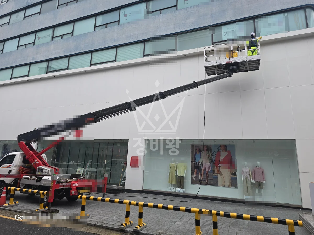 전북 전주시 완산구 1톤 스카이차 외벽청소 작업사진 2