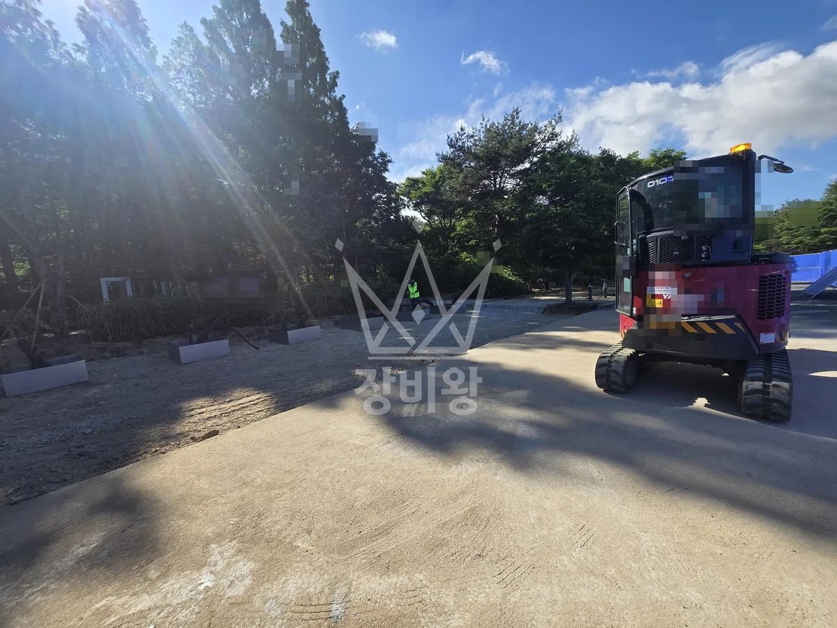 충남 금산군 군북면 포크레인(굴착기) 전기차충전소 작업 작업사진 1