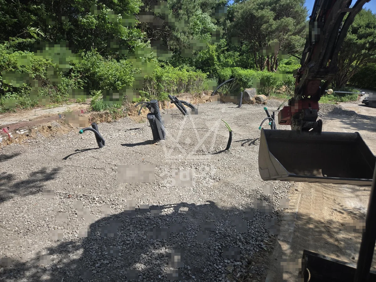 충남 금산군 군북면 포크레인(굴착기) 전기차충전소 작업 작업완료사진 1