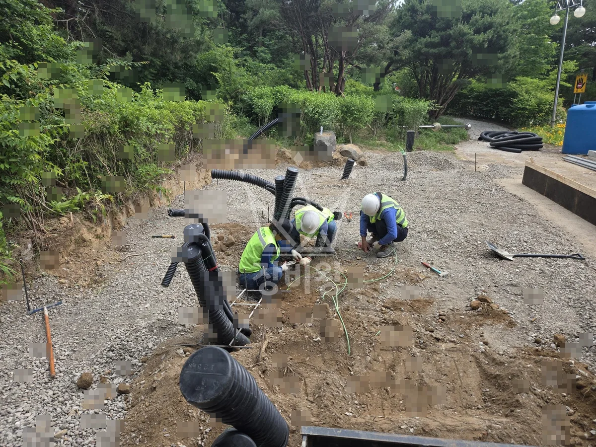 충남 금산군 군북면 포크레인(굴착기) 전기차충전소 신규설치작업 작업사진 1