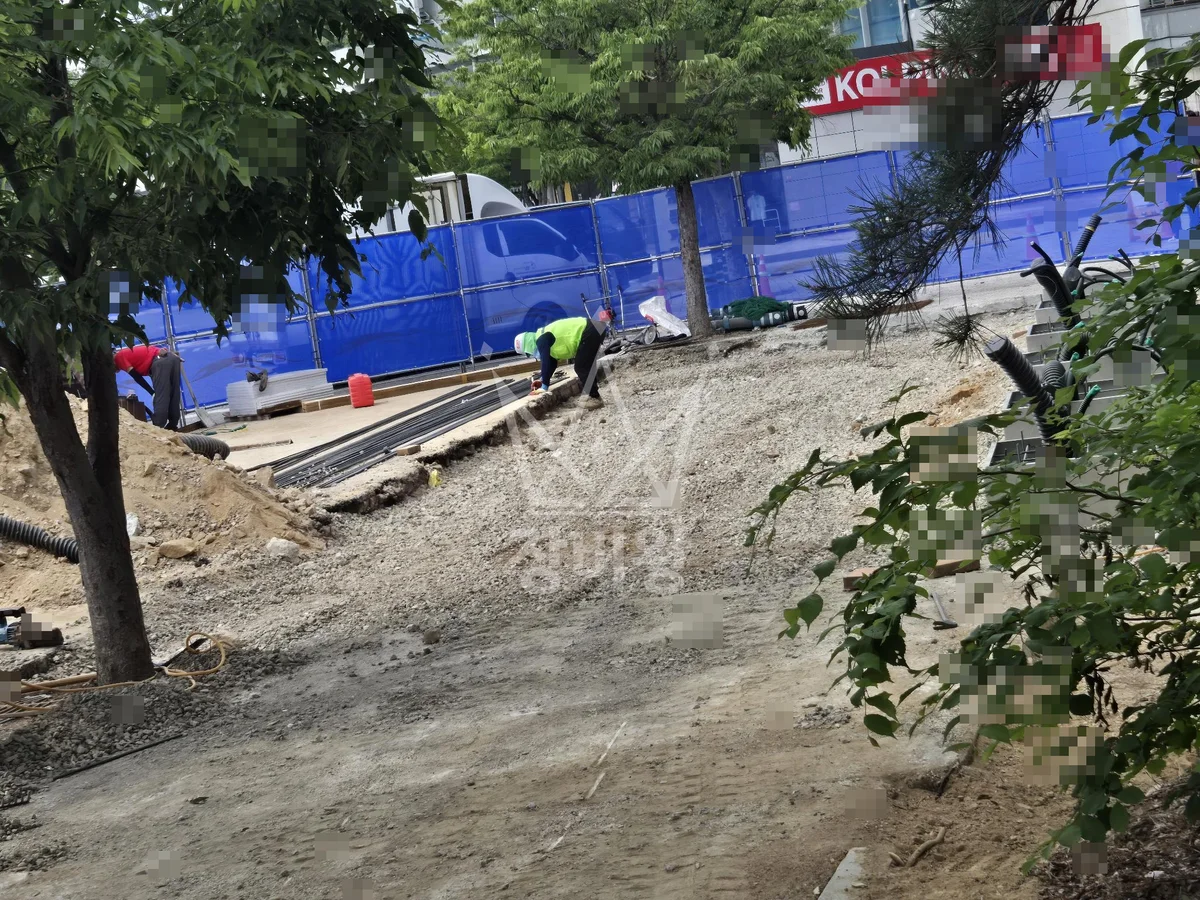 충남 금산군 군북면 포크레인(굴착기) 전기차충전소 신규설치작업 작업사진 2