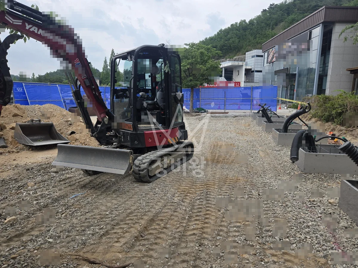 충남 금산군 군북면 포크레인(굴착기) 전기차충전소 신규설치작업 작업완료사진 1