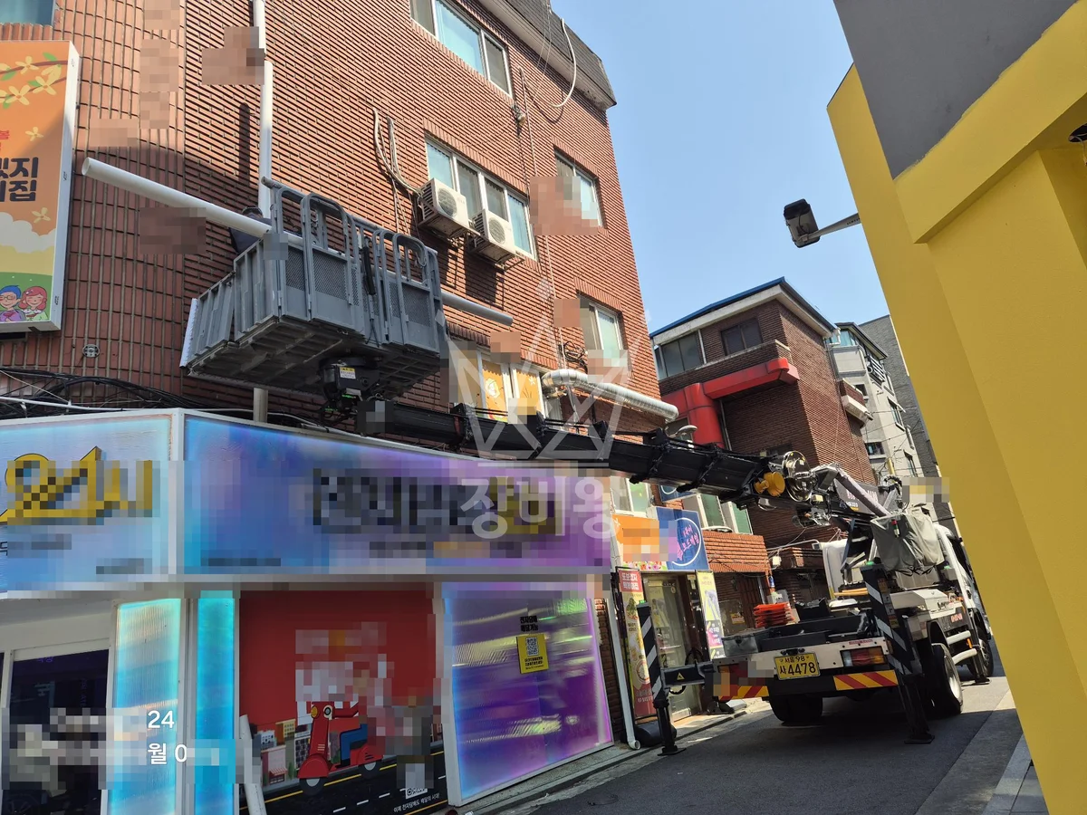 서울 광진구 화양동 3.5톤 스카이차 외부 배수관설치 작업사진 1