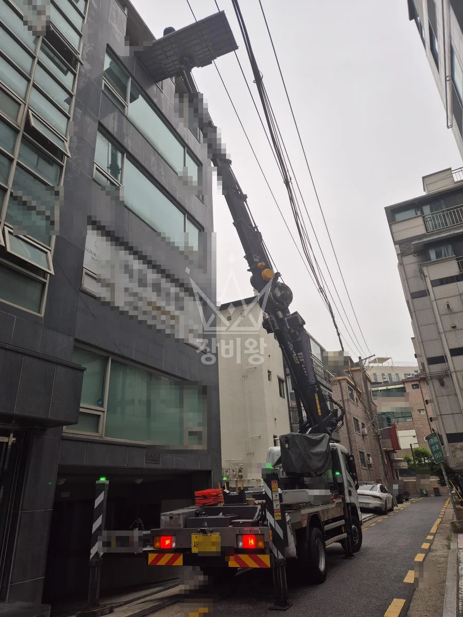 서울 강남구 역삼동 3.5톤 스카이차 200X150 빔 양중 / 하나당 무게 50kg정도 작업사진 1
