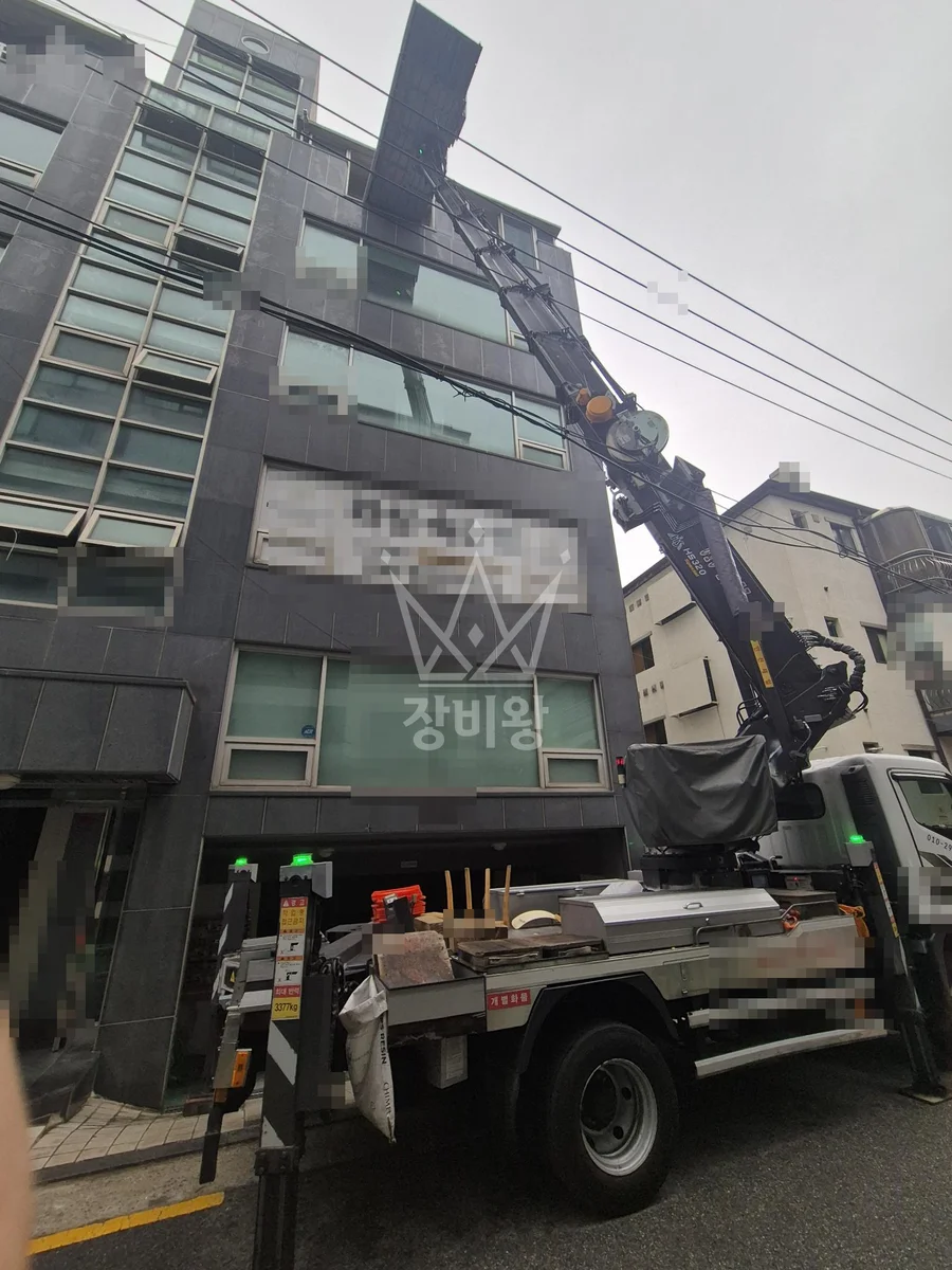 서울 강남구 역삼동 3.5톤 스카이차 200X150 빔 양중 / 하나당 무게 50kg정도 작업사진 3