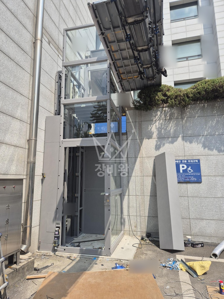 서울 서대문구 대현동 3.5톤 스카이차 리프트설치 작업사진 3