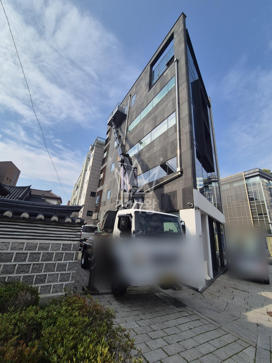 서울 종로구 와룡동 3.5톤 스카이차 외벽발수작업 작업사진 2