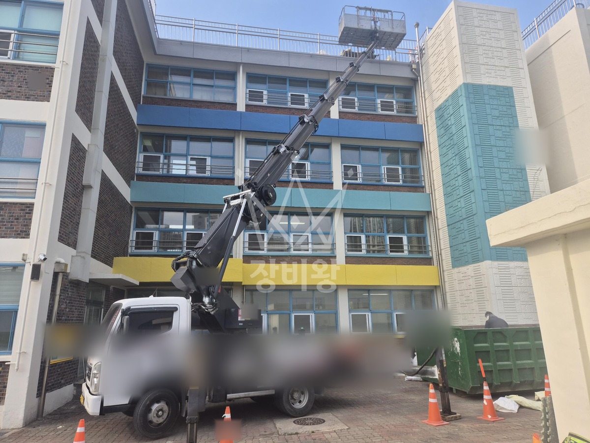 경기 광명시 철산동 3.5톤 스카이차 자재양중 작업사진 2