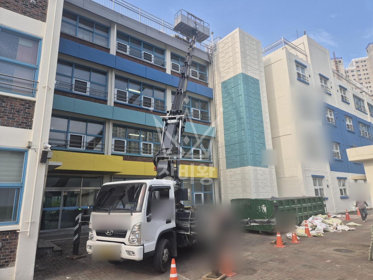 경기 광명시 철산동 3.5톤 스카이차 자재양중 작업사진 3