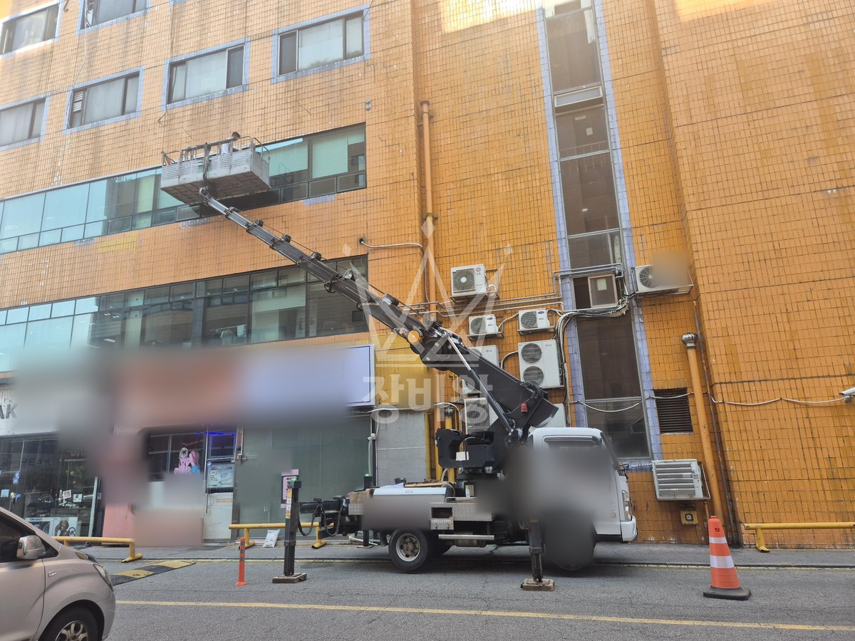 경기 안산시 단원구 고잔동 3.5톤 스카이차 실리콘 작업사진 2