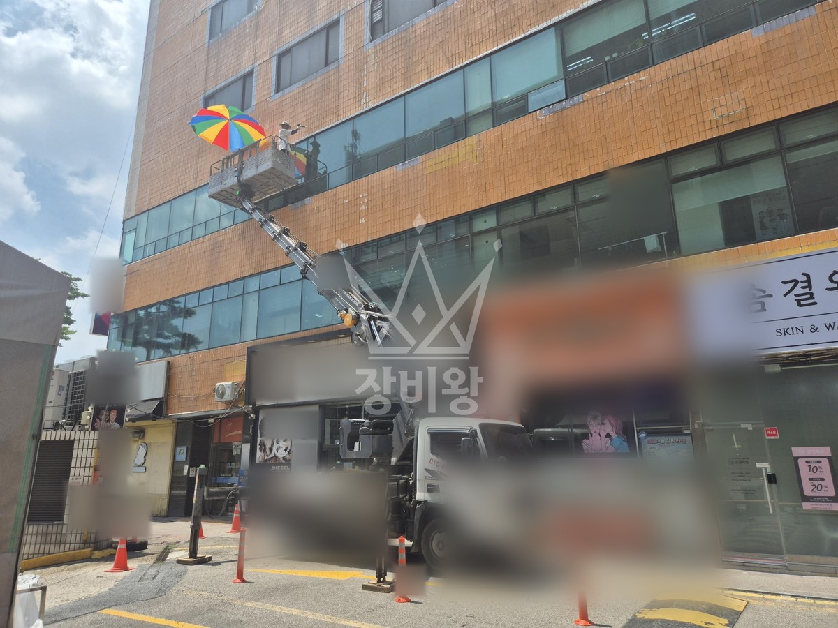경기 안산시 단원구 고잔동 3.5톤 스카이차 실리콘 작업사진 3