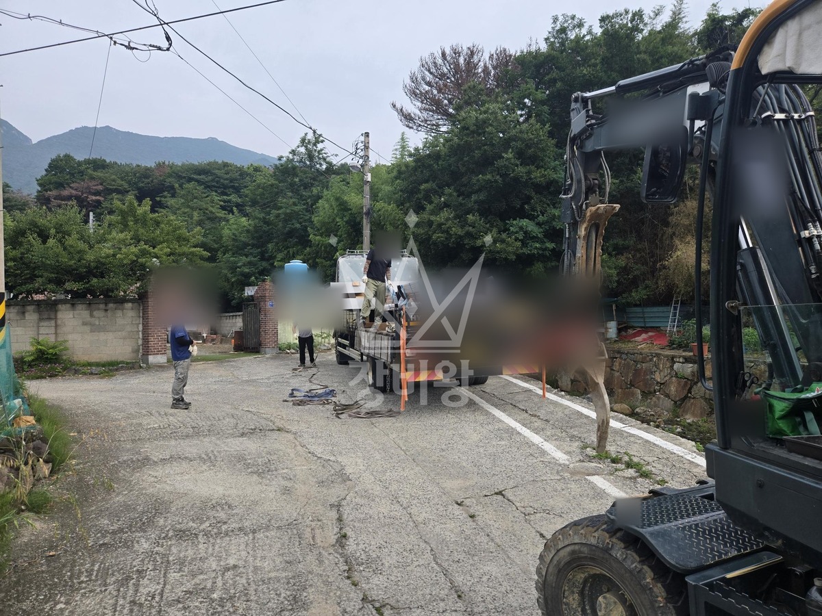 경남 양산시 소주동 포크레인(굴착기) 파고라설치 작업사진 2