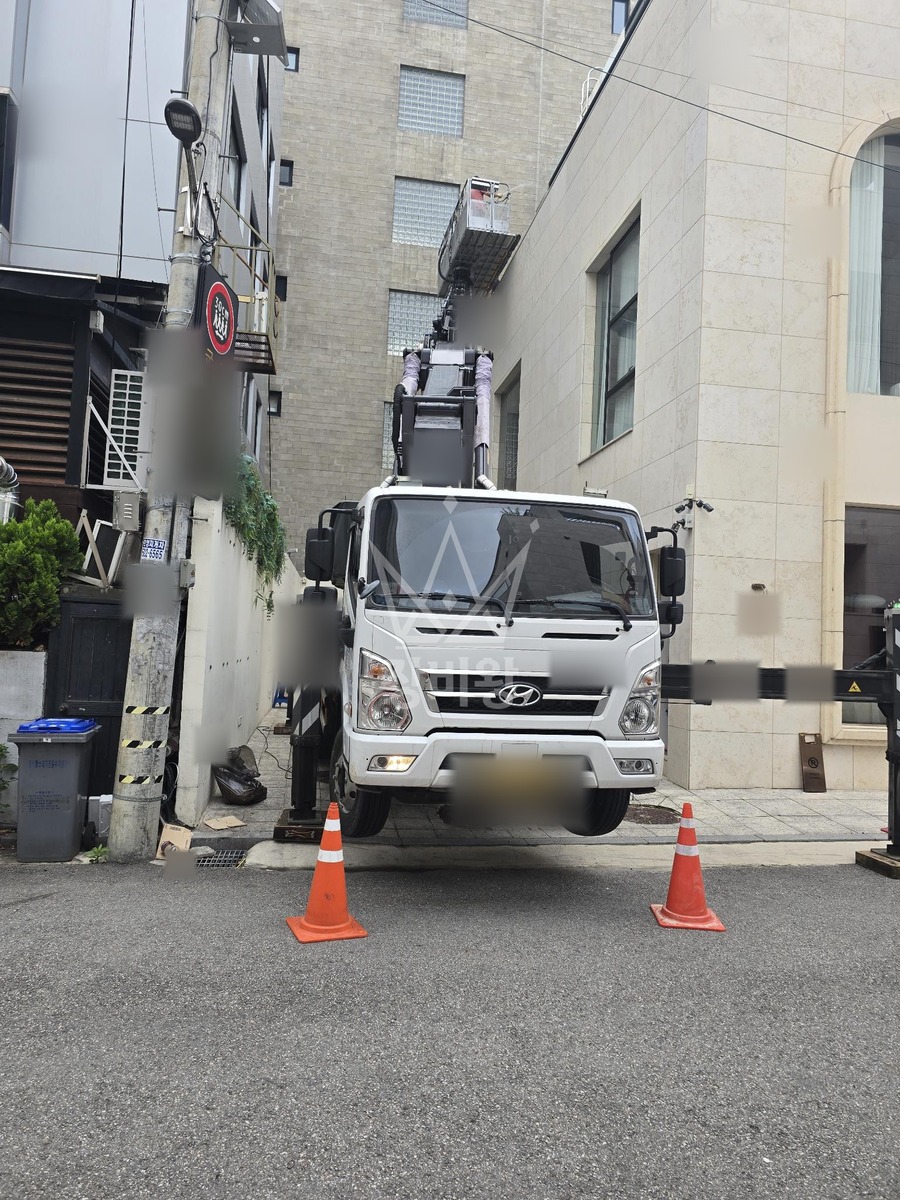서울 강남구 청담동 3.5톤 스카이차 물청소 작업사진 2
