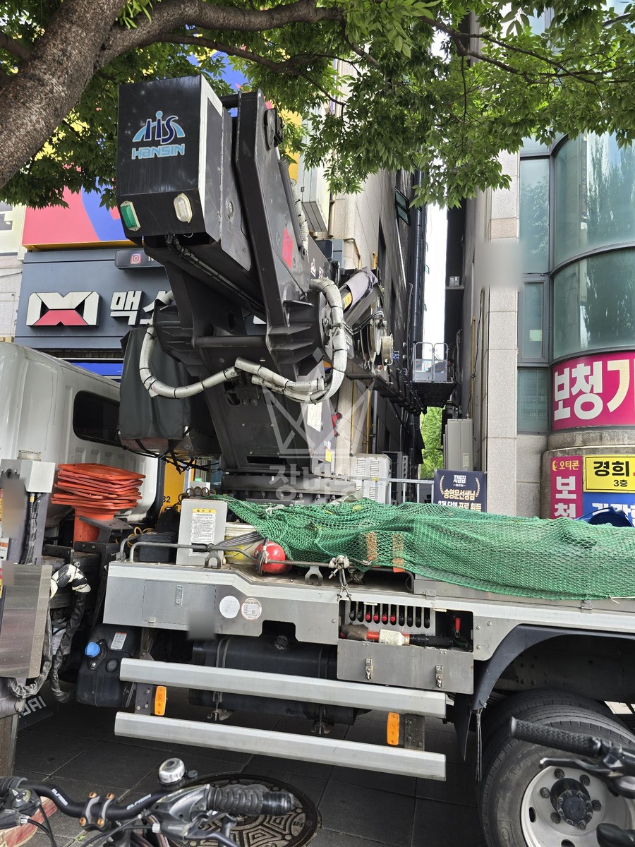 경기 부천시 원미구 중동 3.5톤 스카이차 6층옥상높이 배관 정리/ 2층 실외기철거 작업사진 2