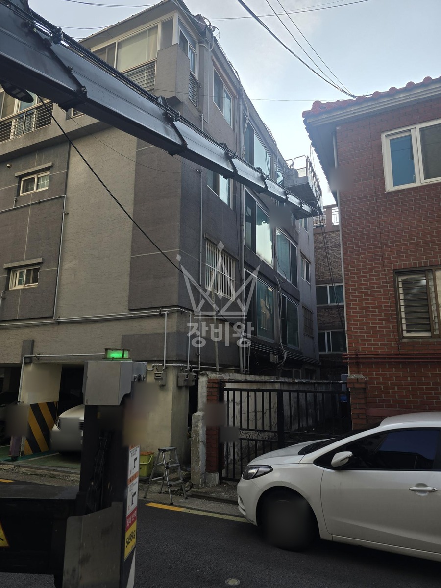 서울 은평구 신사동 3.5톤 스카이차 실리콘 코킹 작업사진 1