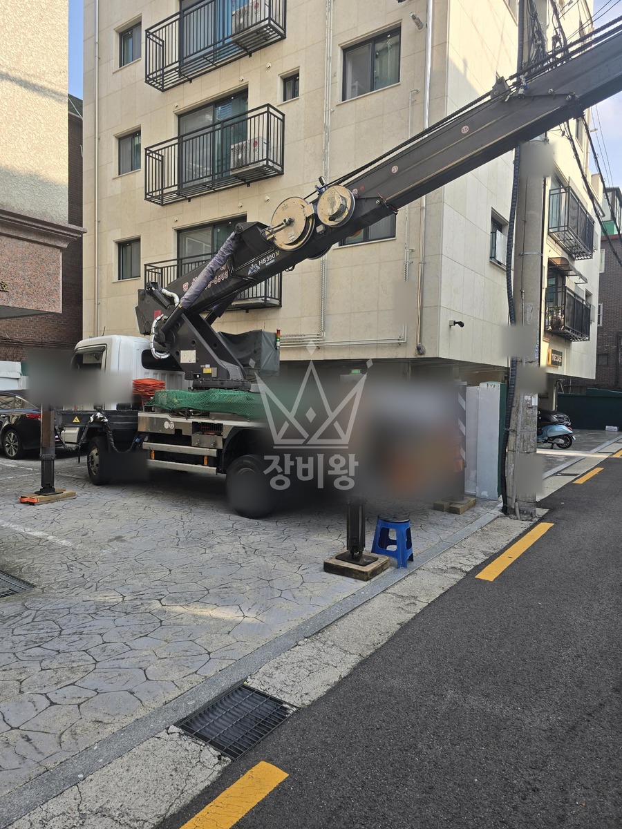 서울 은평구 신사동 3.5톤 스카이차 실리콘 코킹 작업사진 2