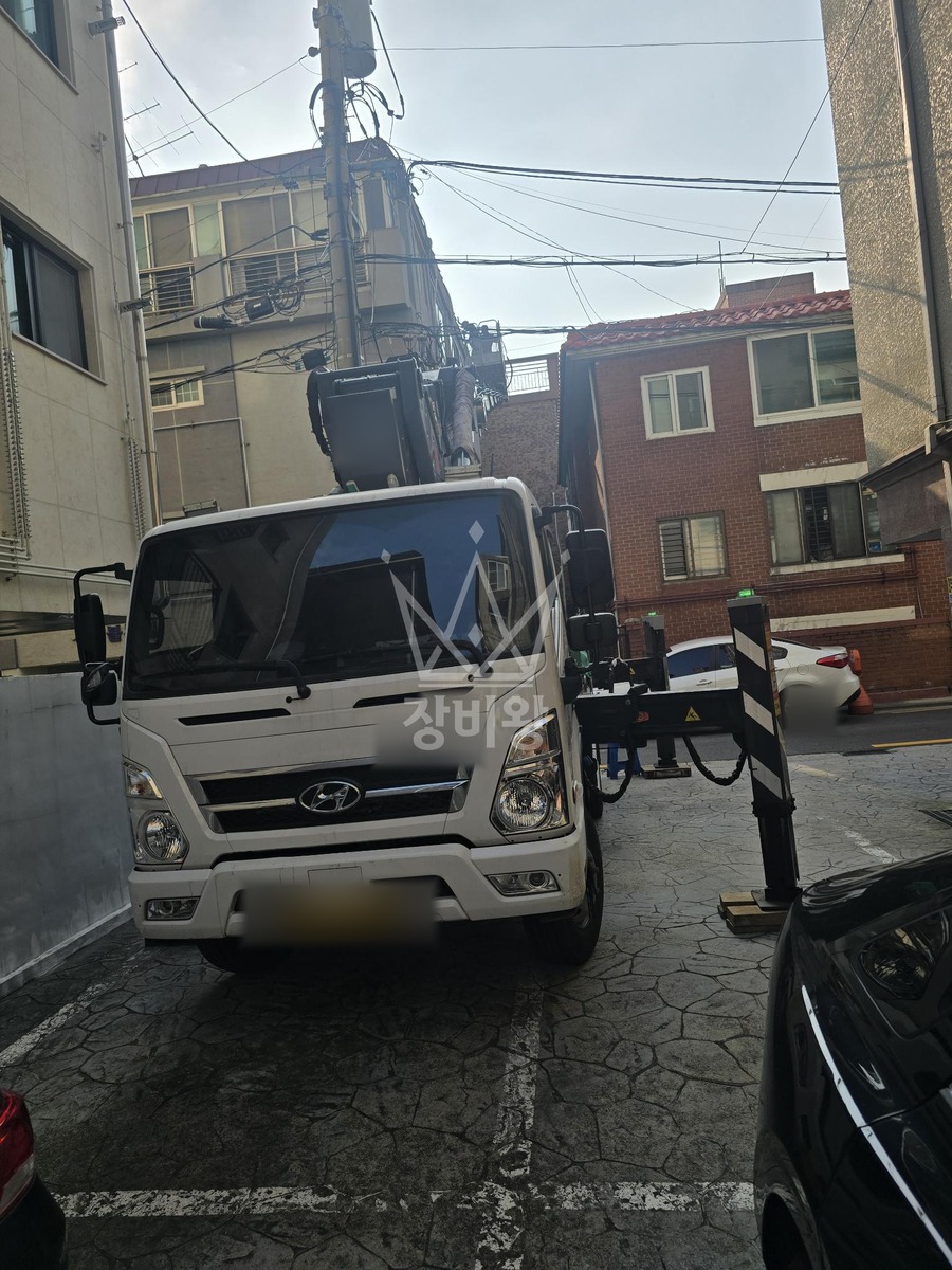 서울 은평구 신사동 3.5톤 스카이차 실리콘 코킹 작업사진 3
