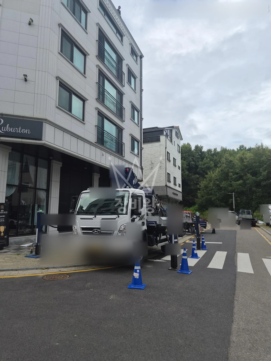 경기 김포시 마산동 3.5톤 스카이차 자재양중 작업사진 1