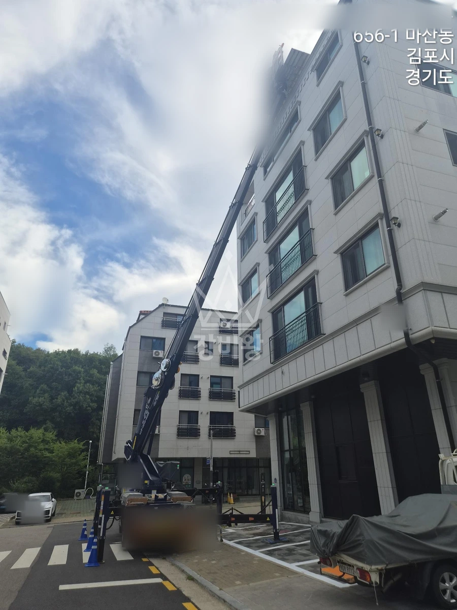 경기 김포시 마산동 3.5톤 스카이차 자재양중 작업사진 3
