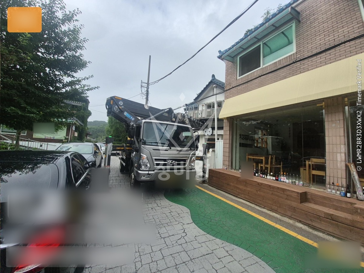 경기 수원시 팔달구 신풍동 3.5톤 스카이차 창문시공 작업사진 3