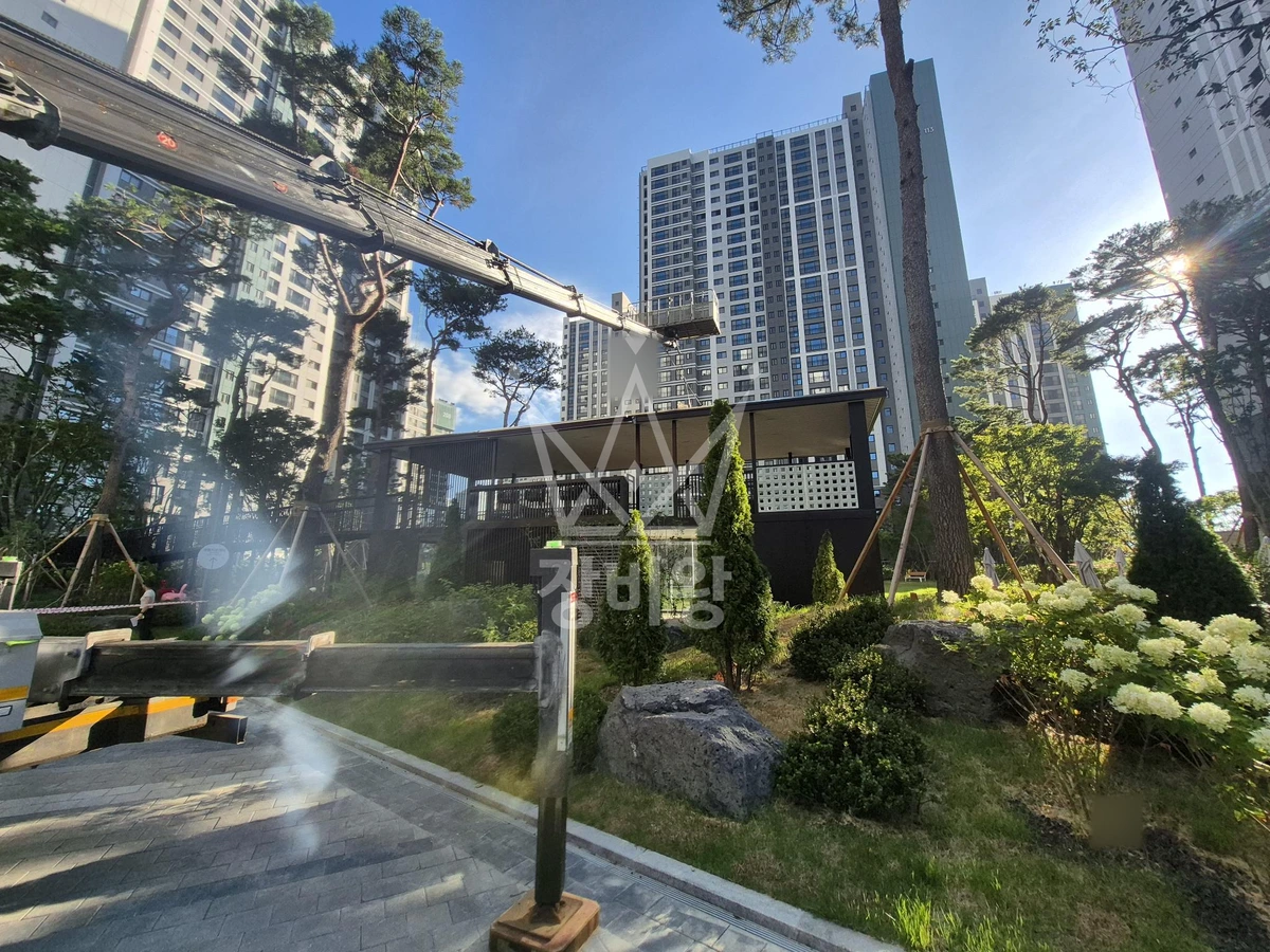 충남 아산시 탕정면 3.5톤 스카이차 지붕작업 작업사진 1