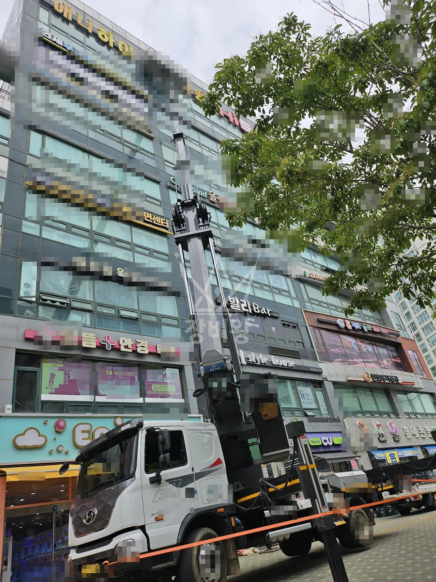 인천 연수구 송도동 5톤 스카이차 간판조명교체 작업사진 1