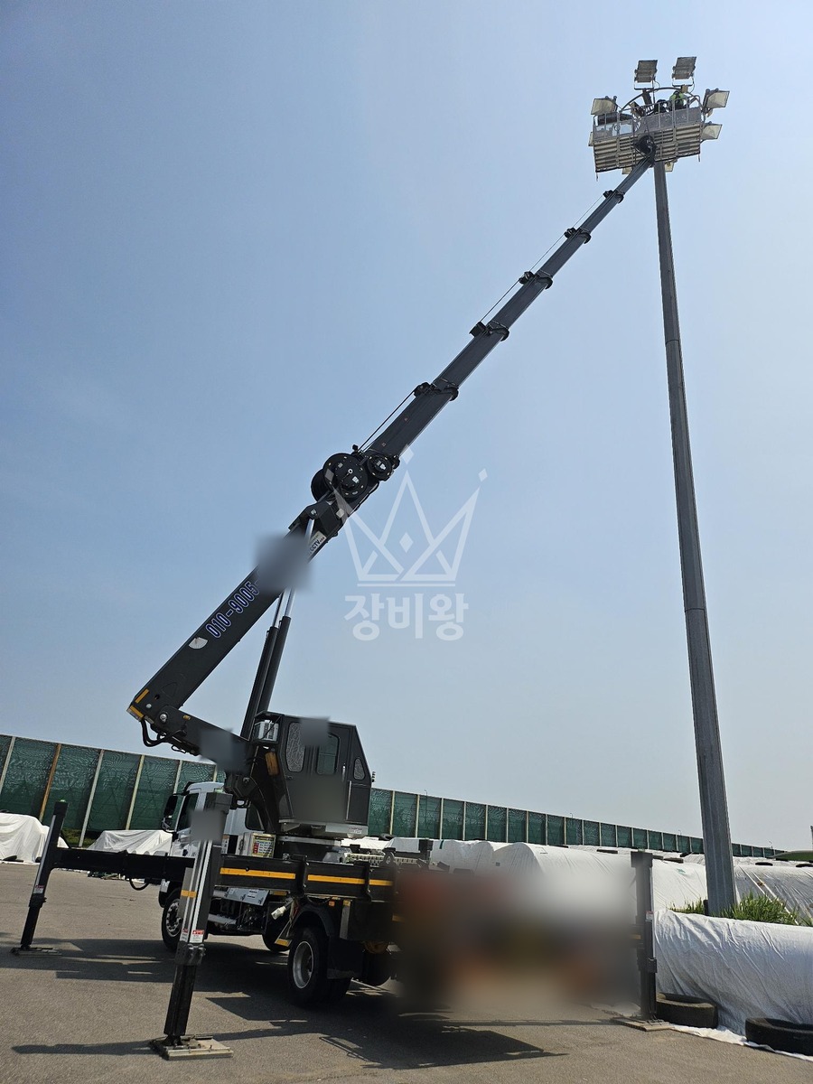 인천 서구 원창동 5톤 스카이차 25m조명 가로등 카메라 설치 작업사진 2