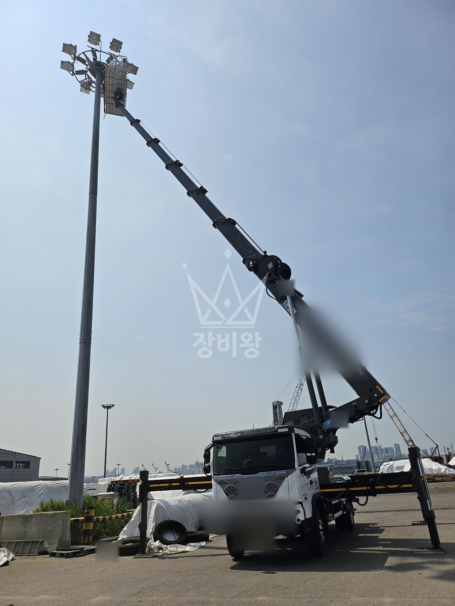 인천 서구 원창동 5톤 스카이차 25m조명 가로등 카메라 설치 작업사진 3
