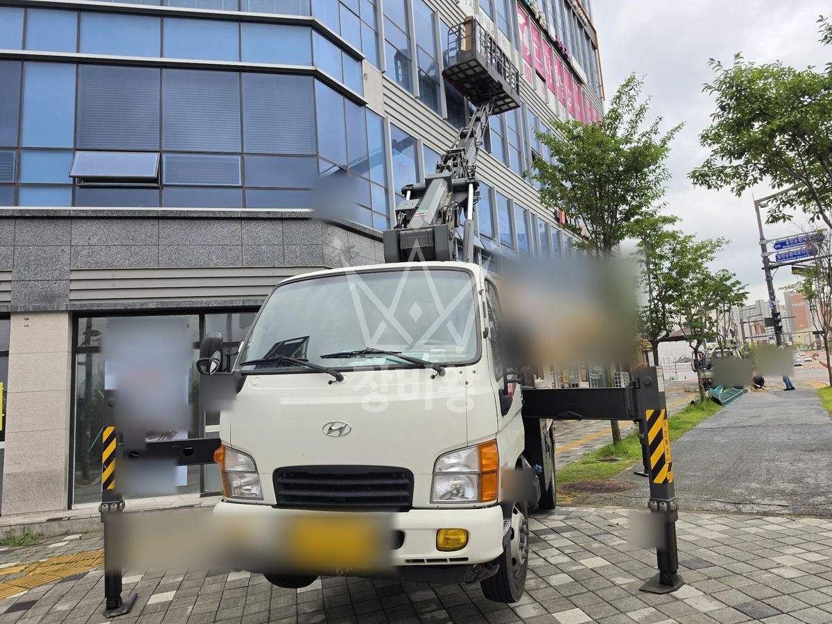 경기 화성시 동탄구 산척동 2.5톤 스카이차 간판/썬팅작업 작업사진 2