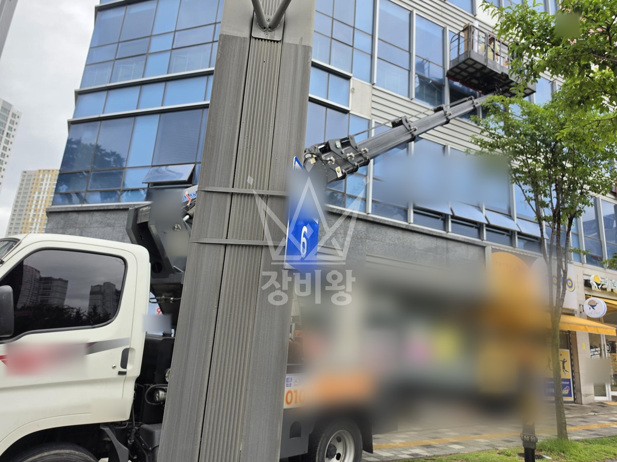 경기 화성시 동탄구 산척동 2.5톤 스카이차 간판/썬팅작업 작업사진 3