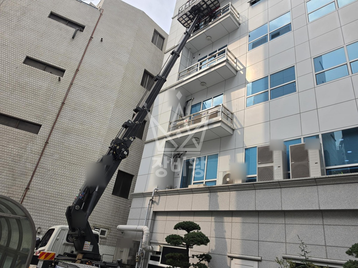 서울 강남구 대치동 2.5톤 스카이차 실외기 양중 2곳 작업사진 1
