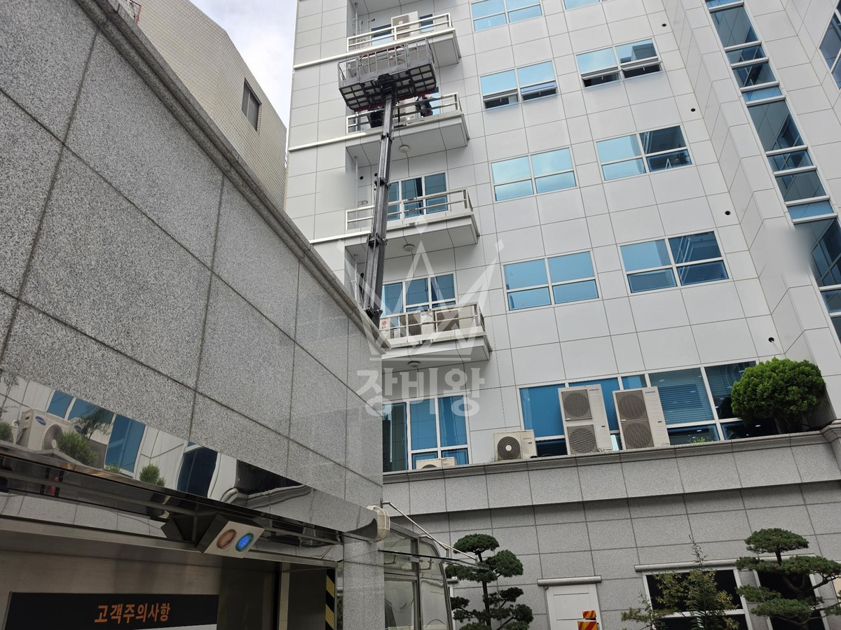 서울 강남구 대치동 2.5톤 스카이차 실외기 양중 2곳 작업사진 3