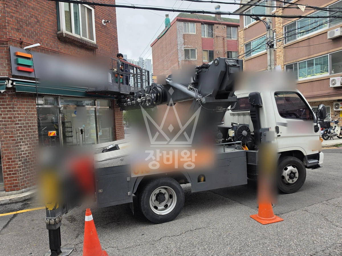 경기 수원시 팔달구 우만동 2.5톤 스카이차 간판철거 작업사진 3