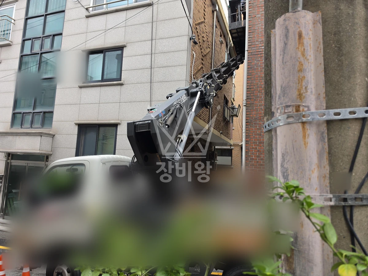 서울 관악구 봉천동 2.5톤 스카이차 외부징크작업 작업사진 3