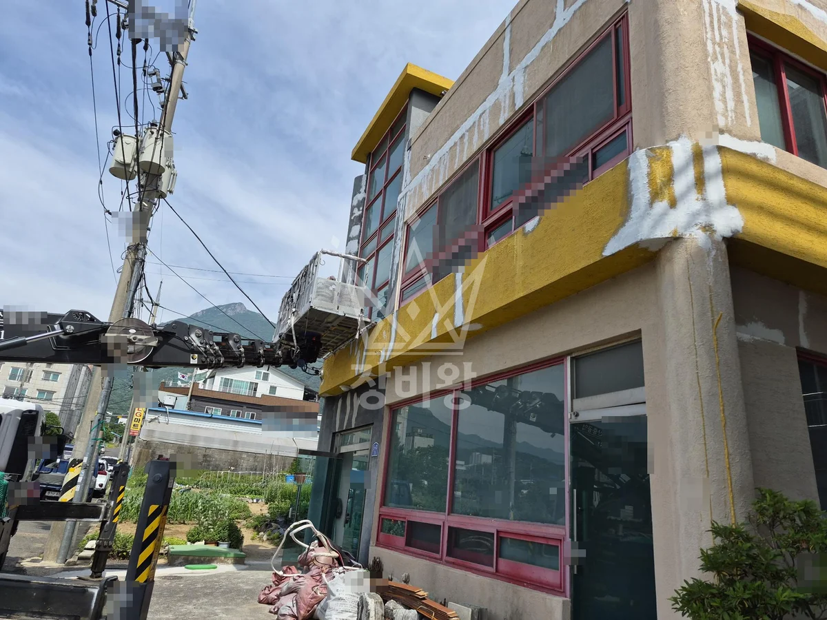 울산 울주군 삼남읍 3.5톤 스카이차 외벽 작업 작업사진 3