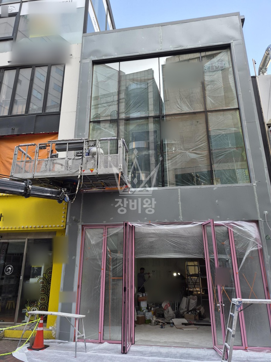 대구 중구 동성로2가 3.5톤 스카이차 금속 골조 작업 작업사진 2
