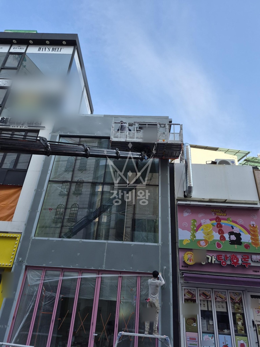 대구 중구 동성로2가 3.5톤 스카이차 금속 골조 작업 작업사진 3