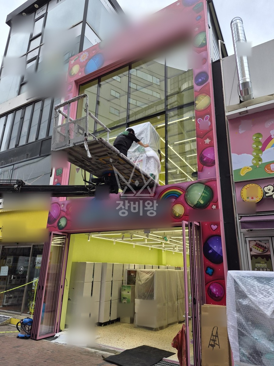 대구 중구 동성로2가 3.5톤 스카이차 금속 골조 작업 작업사진 3