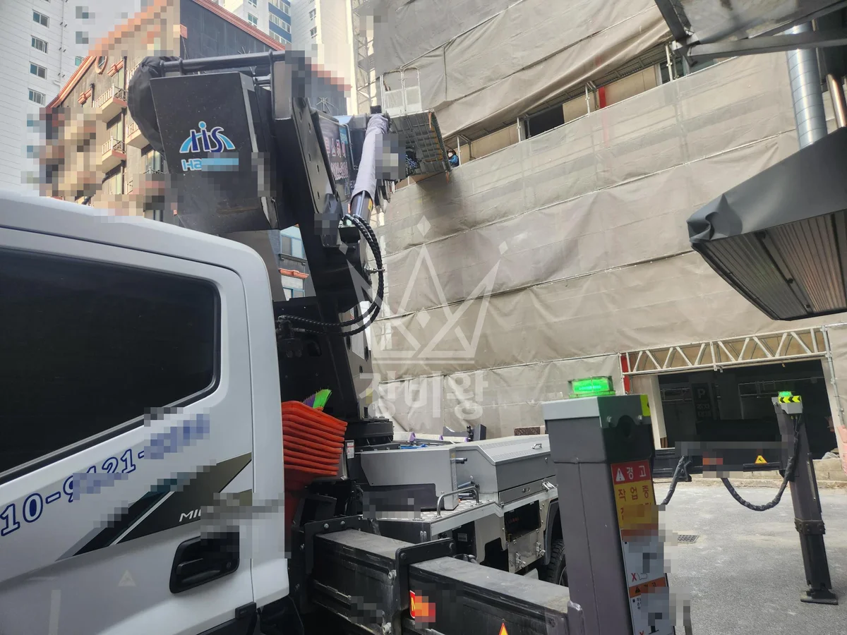 광주 서구 화정동 3.5톤 스카이차 판넬쟈재 양중 작업사진 3