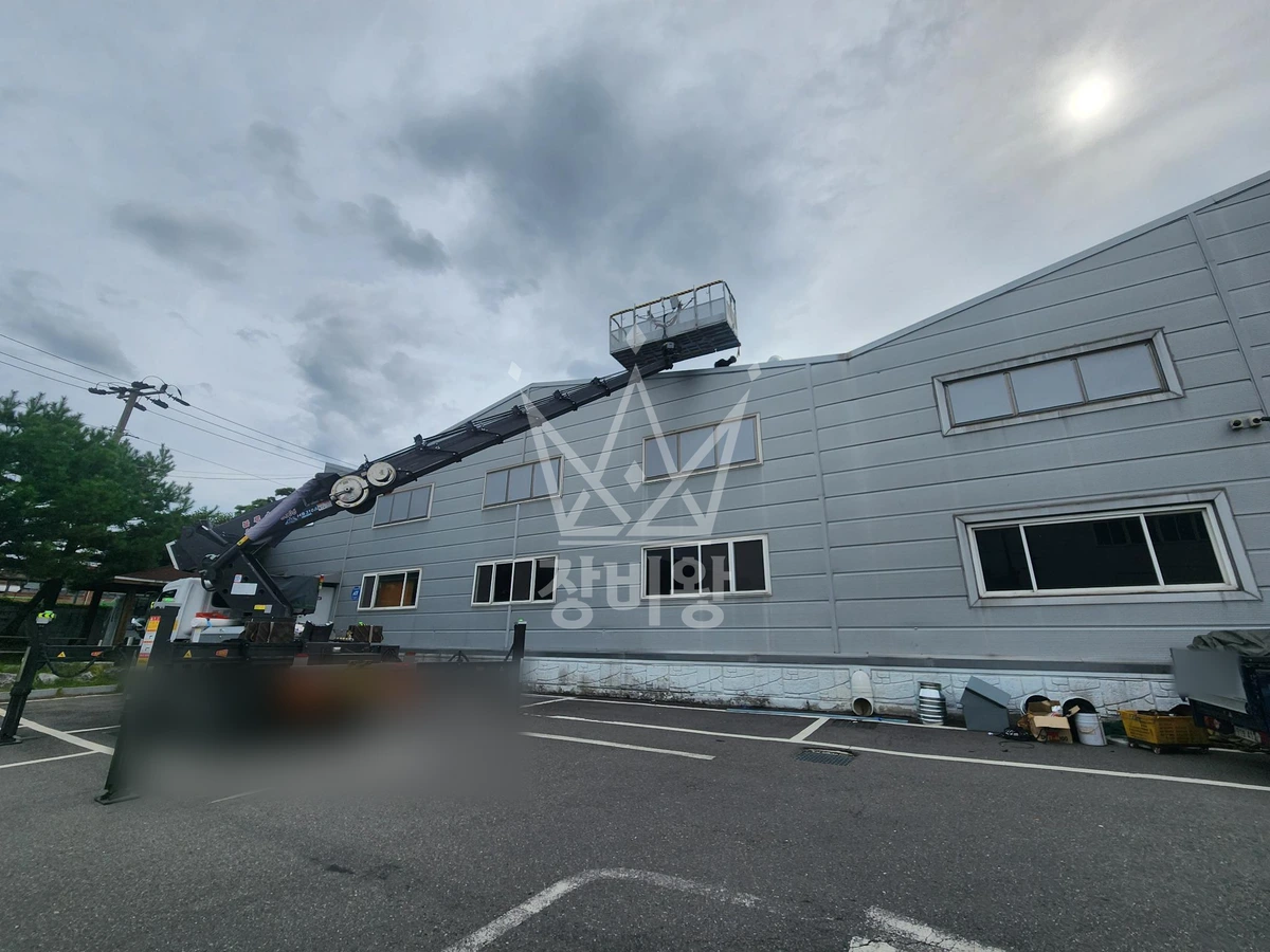 전남광주 광산구 소촌동 3.5톤 스카이차 지붕에 사람만 올려드림 작업사진 2