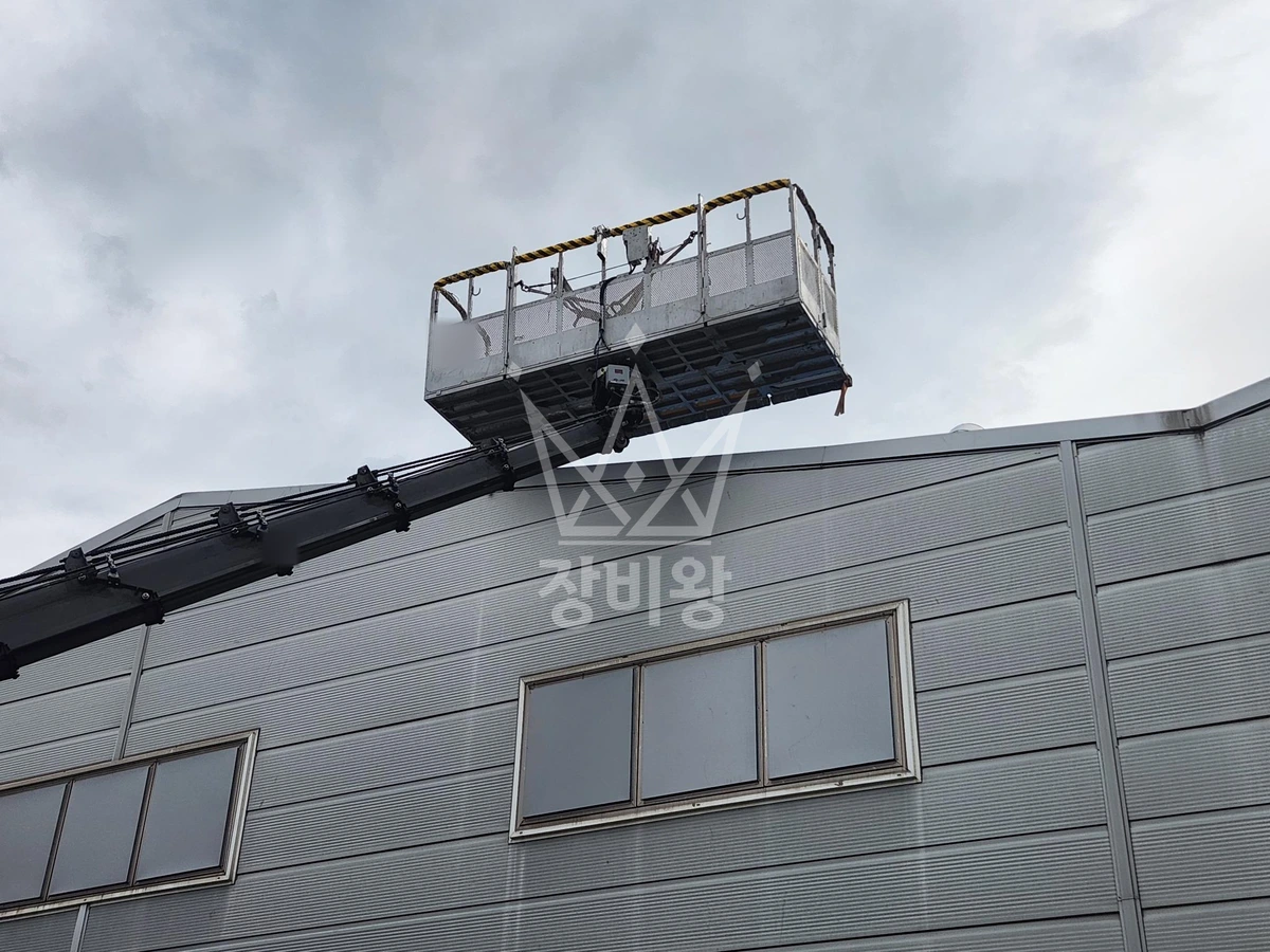 전남광주 광산구 소촌동 3.5톤 스카이차 지붕에 사람만 올려드림 작업사진 3