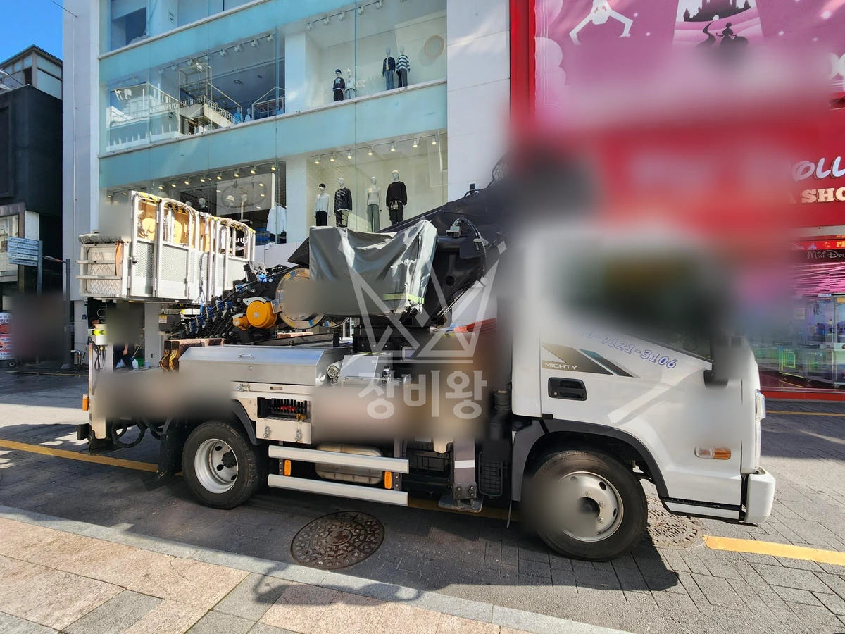 전남광주 동구 충장로2가 3.5톤 스카이차 외벽청소 작업완료사진 1