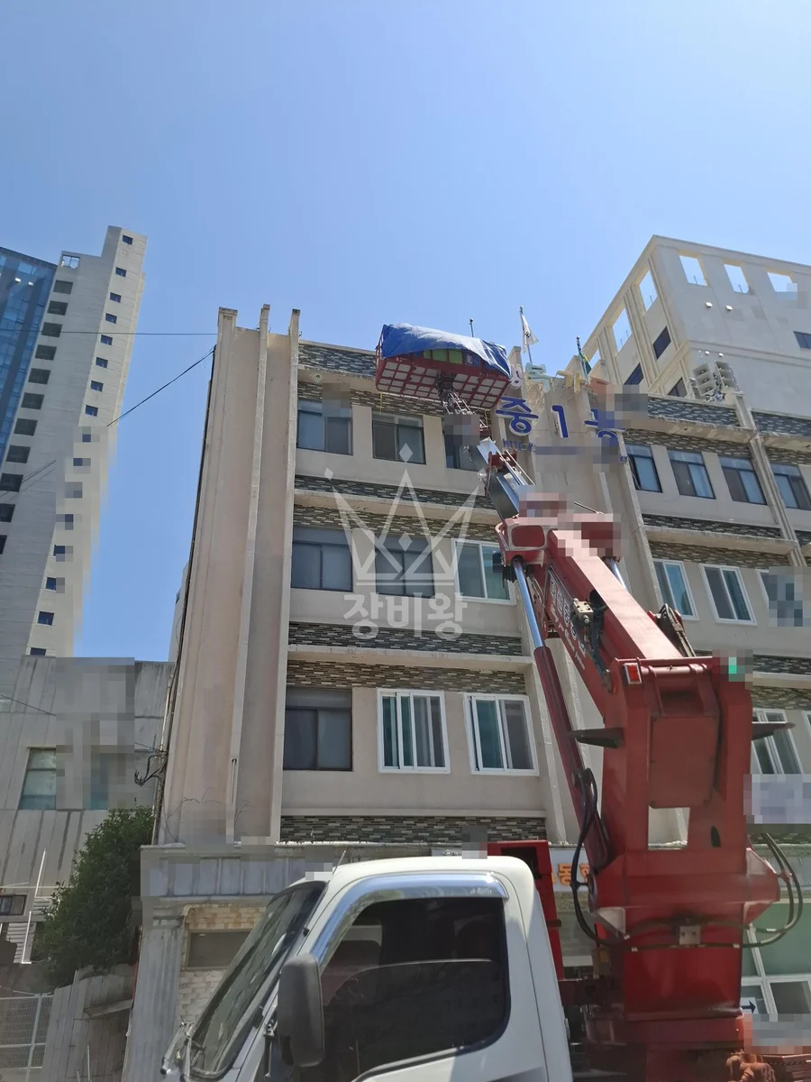 부산 해운대구 중동 3.5톤 스카이차 외벽 도색 작업사진 1