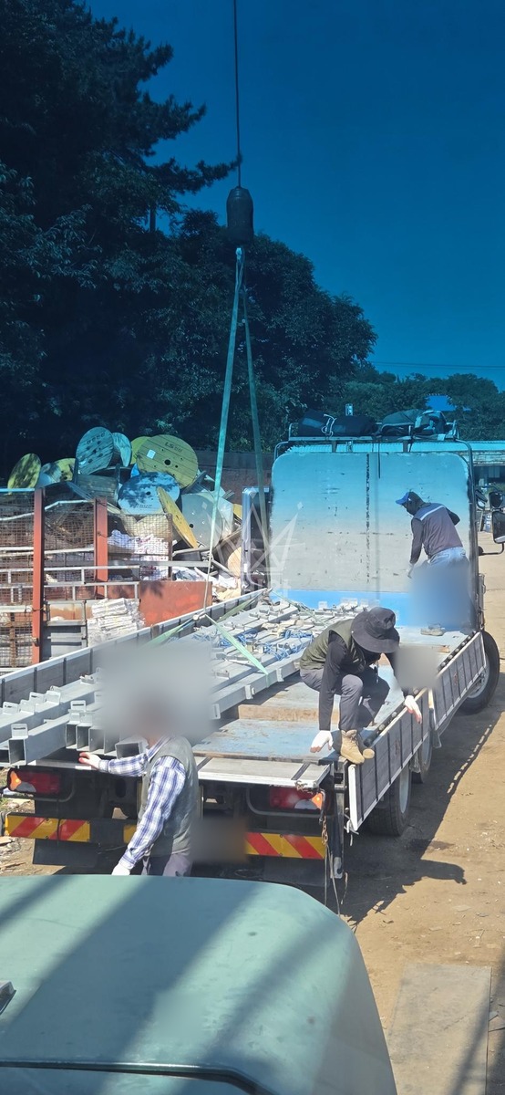 충남 서천군 장항읍 25톤 크레인 자재 양중 작업사진 1