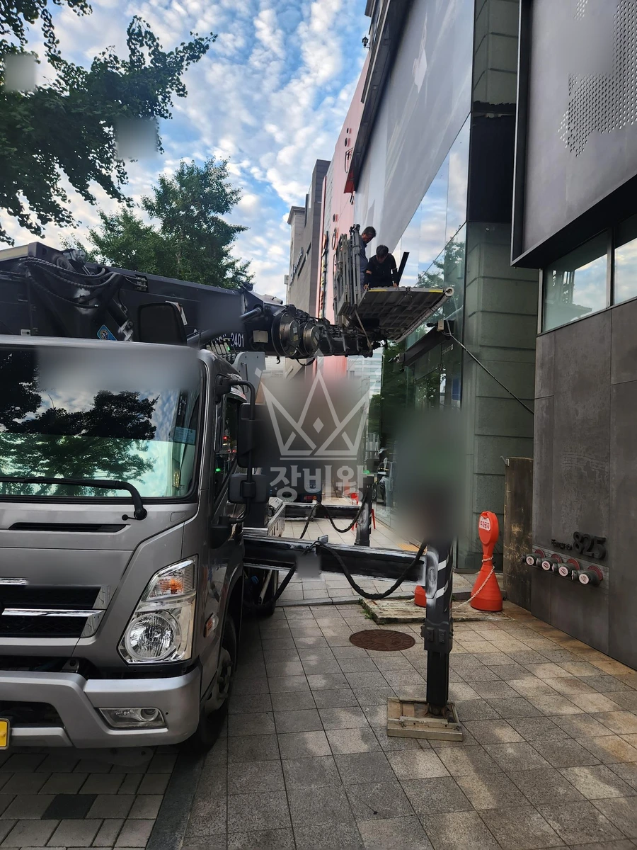 서울 강남구 신사동 3.5톤 스카이차 간판작업 작업사진 1