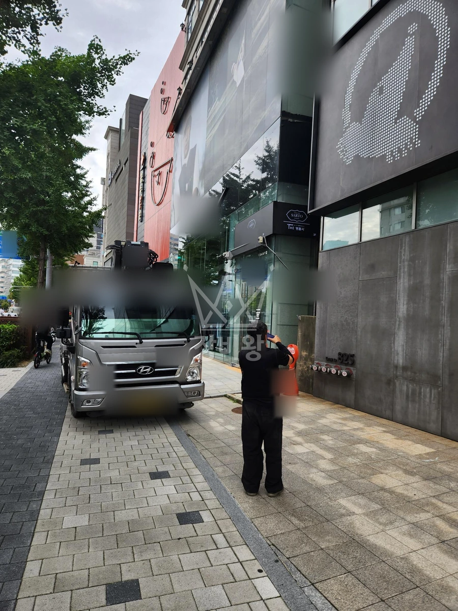 서울 강남구 신사동 3.5톤 스카이차 간판작업 작업완료사진 1