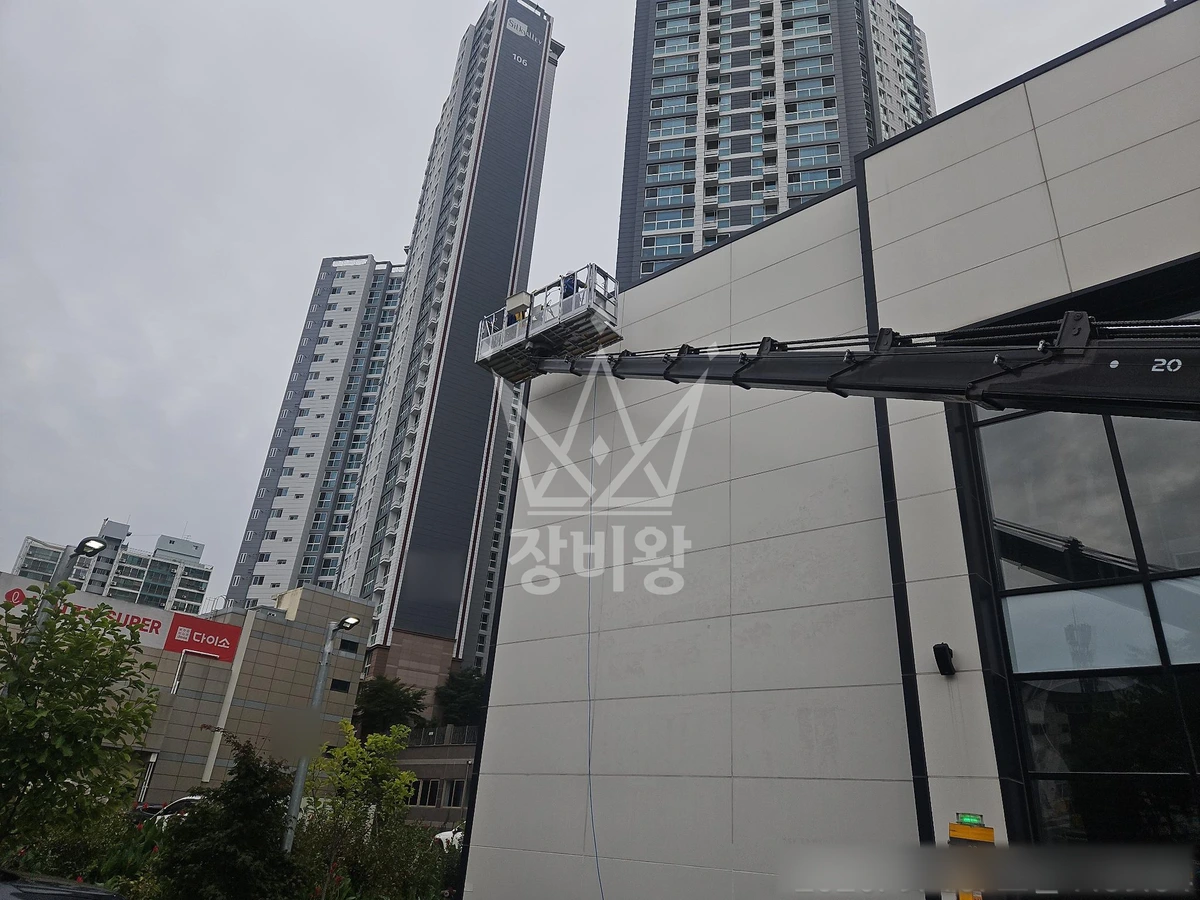 충북 제천시 장락동 3.5톤 스카이차 외벽청소 작업사진 2