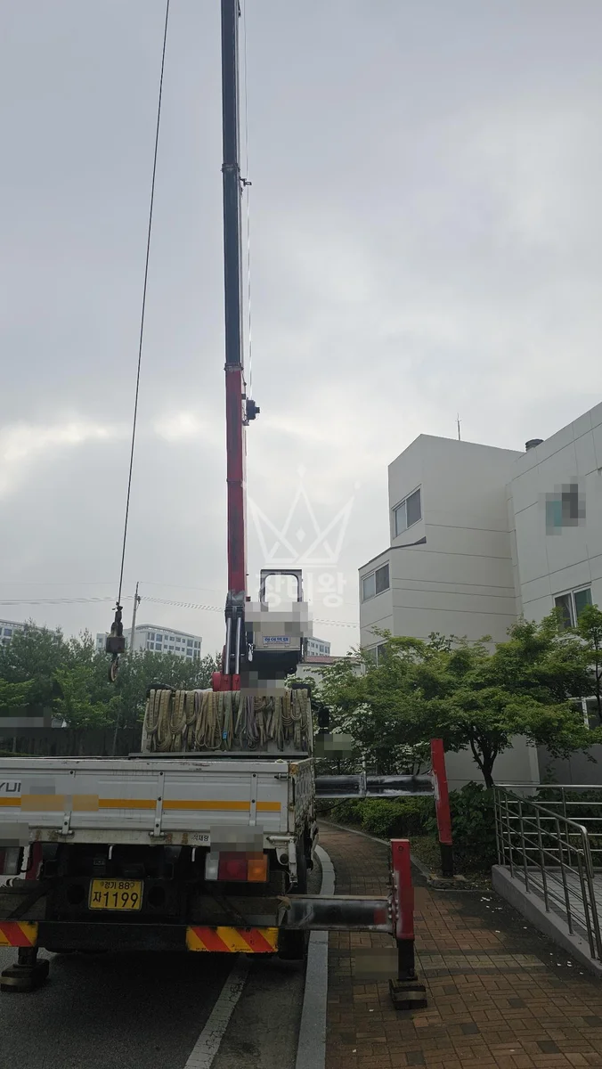 경기 수원시 권선구 5톤 크레인 자재인양 작업사진 2