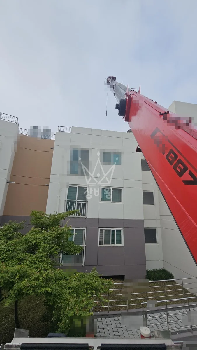 경기 수원시 권선구 5톤 크레인 자재인양 작업사진 3