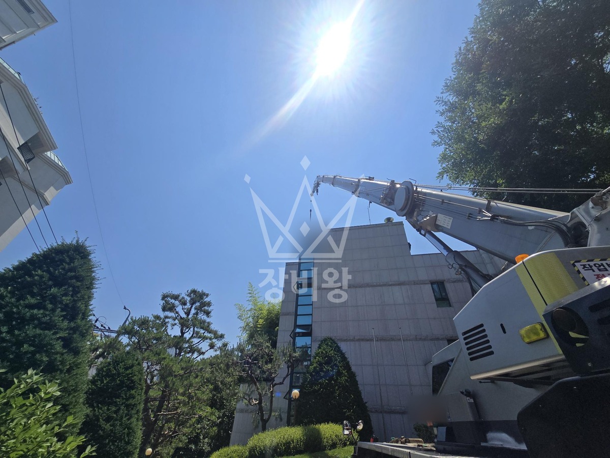 서울 강남구 청담동 25톤 크레인 화단철거/ 작업사진 2